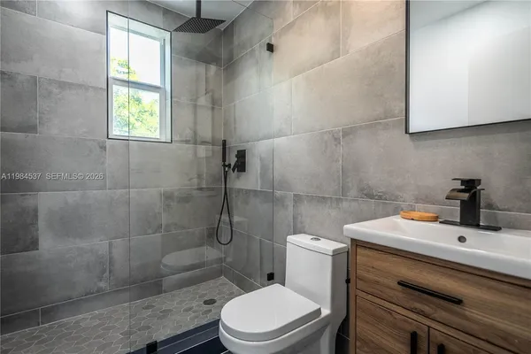 $1,700 | 1955 Northwest 2nd Court, Unit 201, Miami, FL 33136