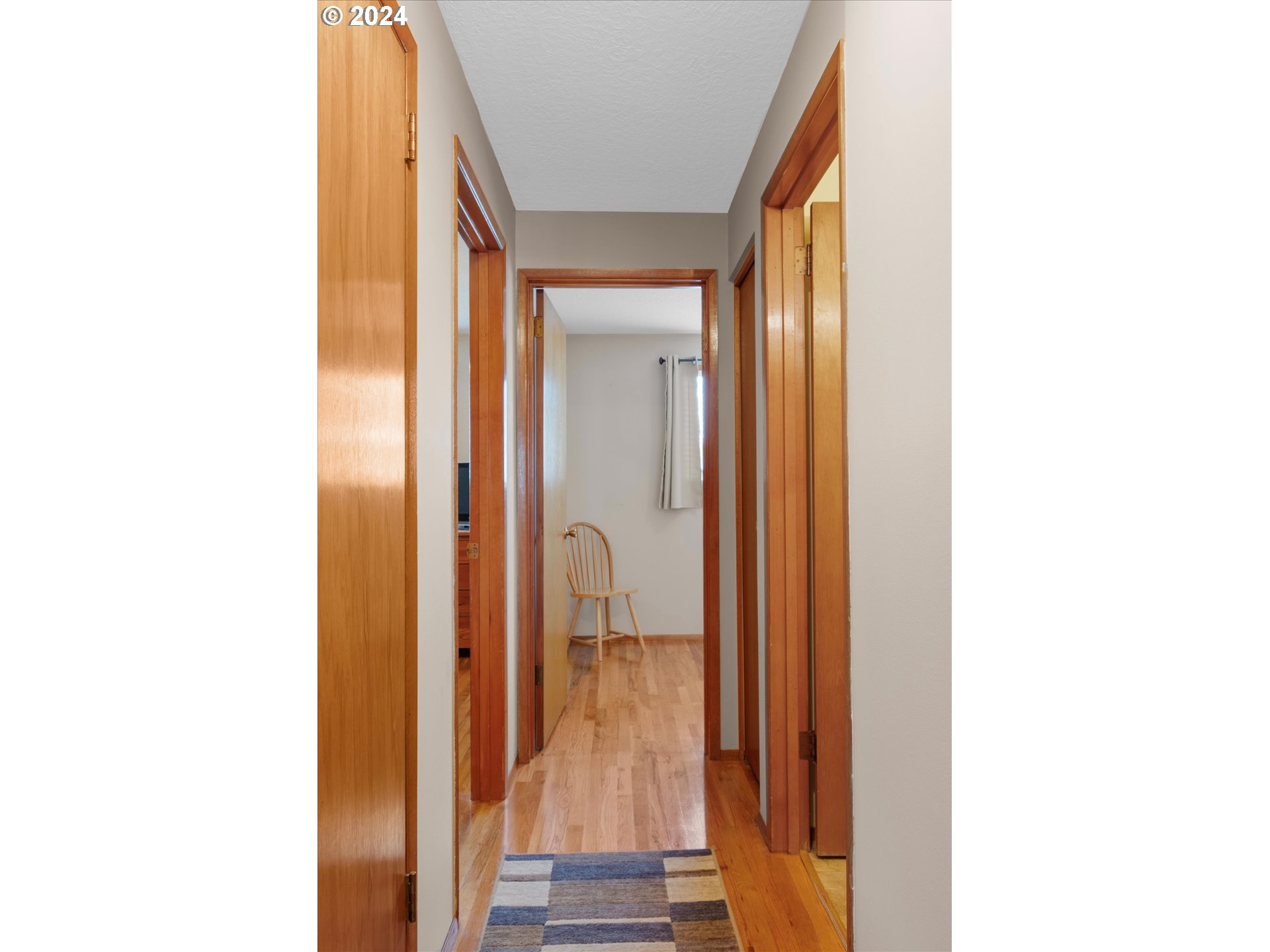 1580 Thompson Road Woodburn, OR 97071 - Photo 13 of 37 Hallway