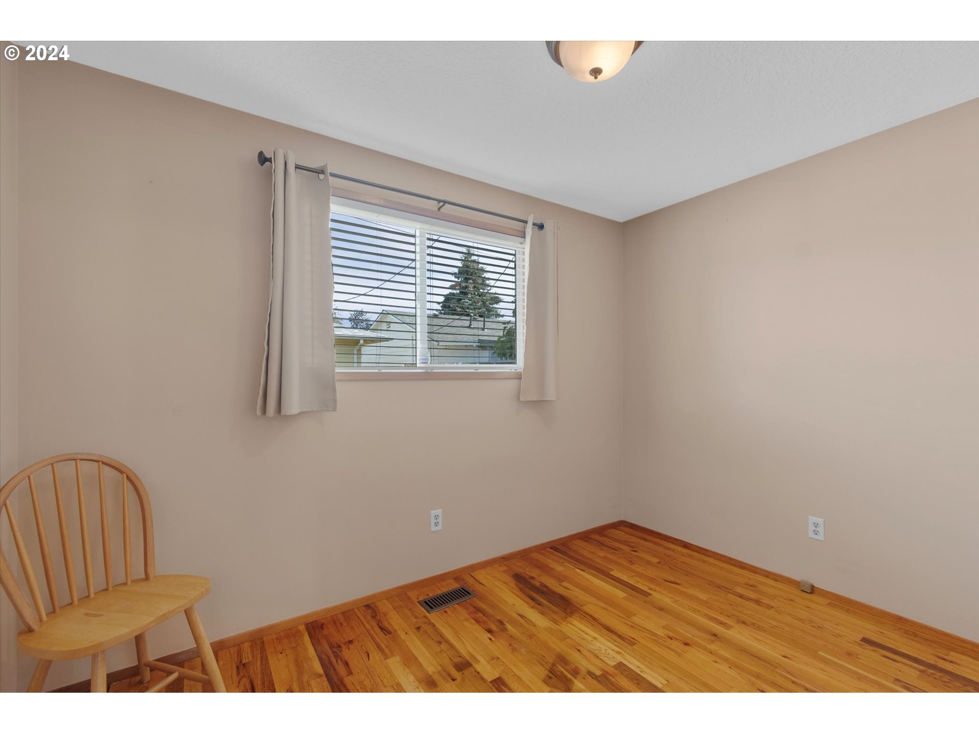 1580 Thompson Road Woodburn, OR 97071 - Photo 18 of 37 Bedroom