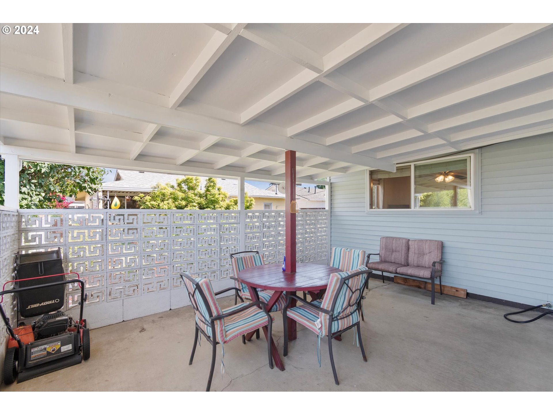 1580 Thompson Road Woodburn, OR 97071 - Photo 21 of 37 Patio