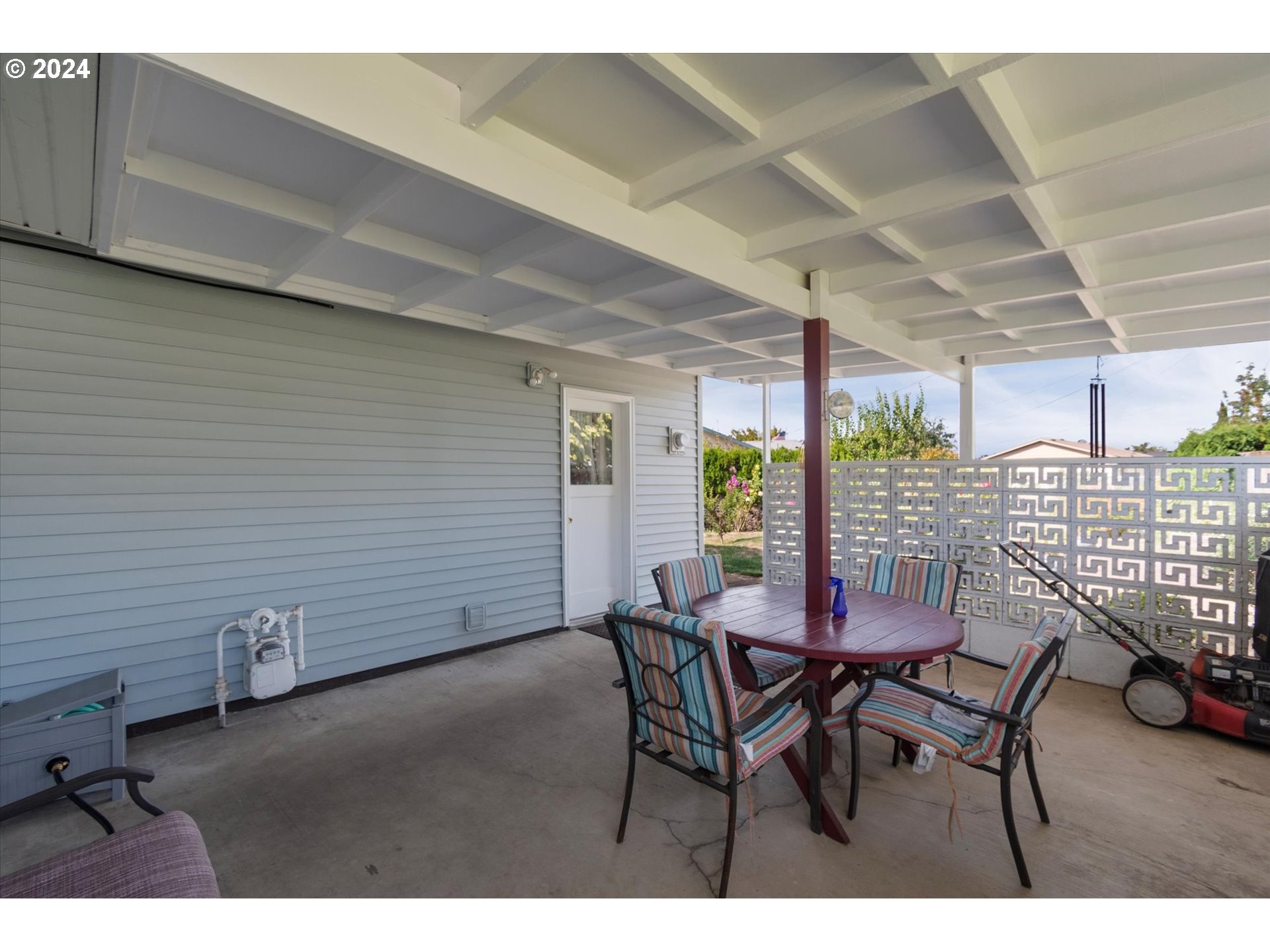 1580 Thompson Road Woodburn, OR 97071 - Photo 22 of 37 Patio