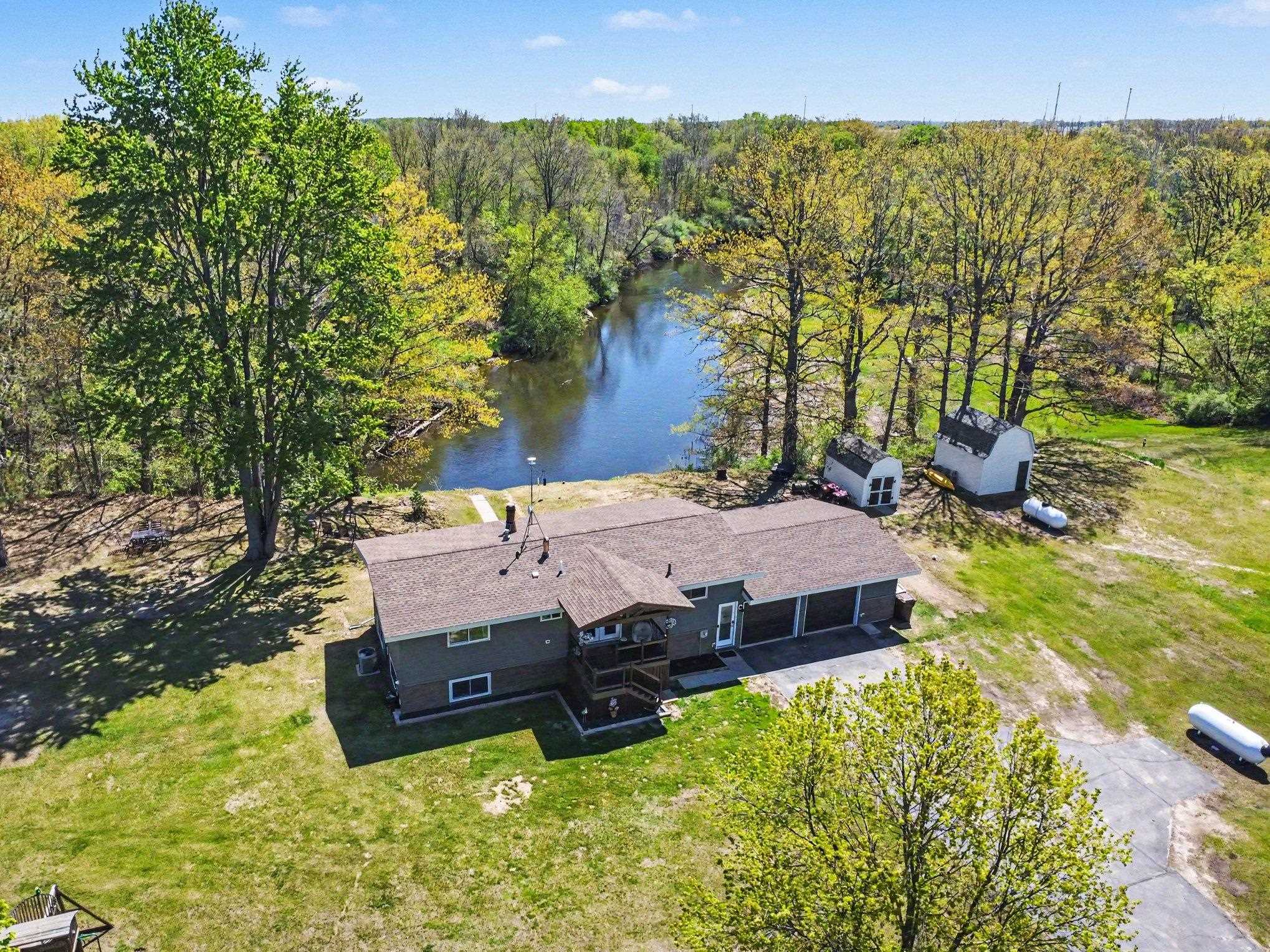 4381 West Pine River Road St. Louis, MI 48880 - Photo 2 of 34