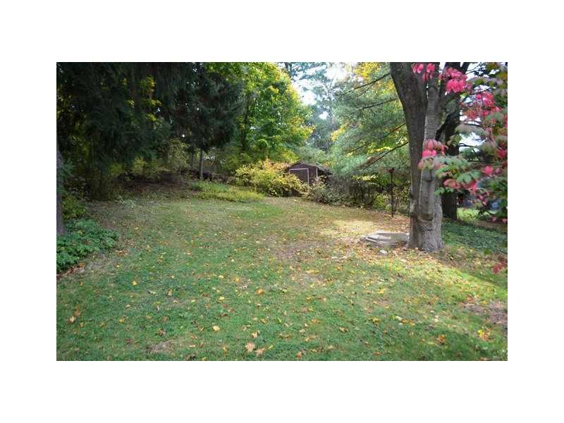 343 Beadling Rd. Mt. Lebanon, PA 15228 - Photo 14 of 15 Yard/Garden.