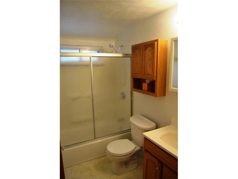 343 Beadling Rd. Mt. Lebanon, PA 15228 - Photo 10 of 15 Full Bath.
