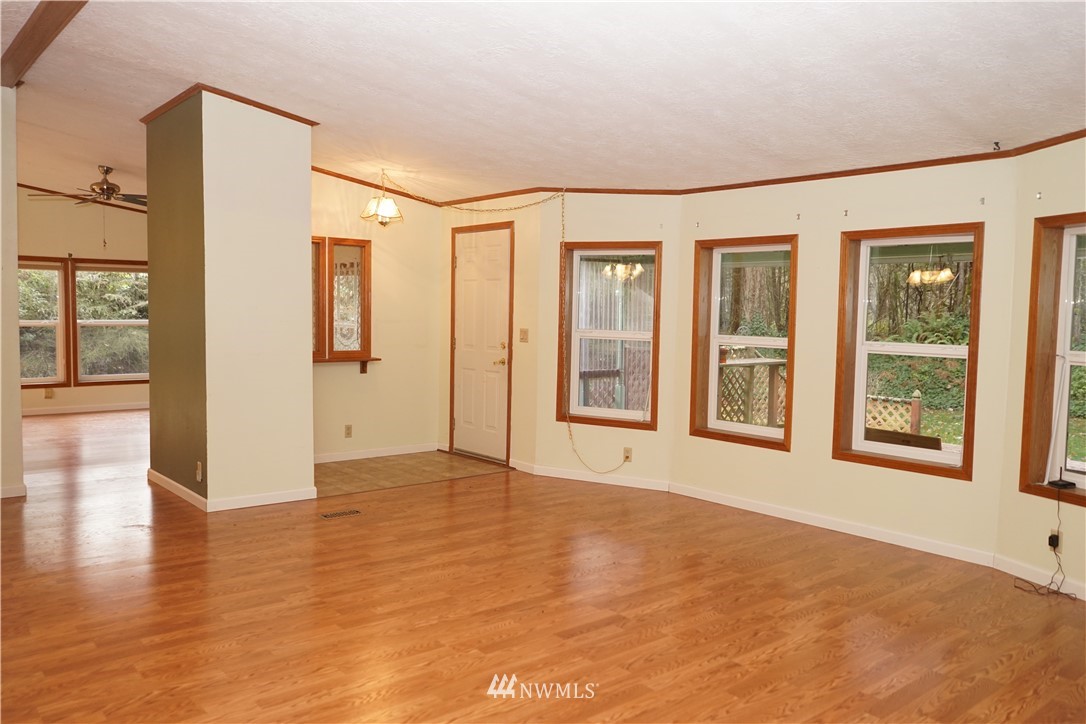 8405 Rainier Road Southeast Olympia, WA 98513 - Photo 5 of 24 Gallery Image 5