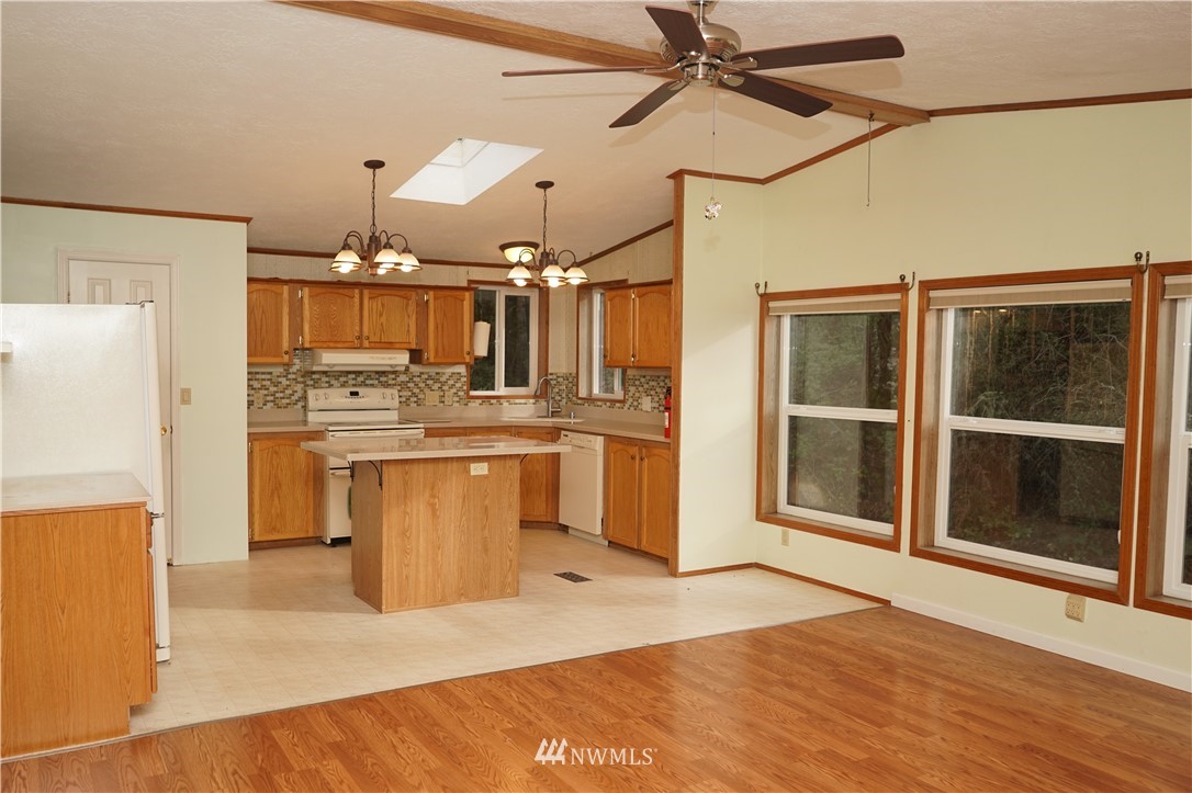 8405 Rainier Road Southeast Olympia, WA 98513 - Photo 7 of 24 Gallery Image 7