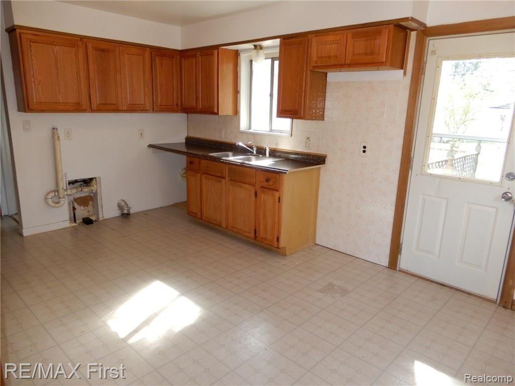 3708 Toepfer Road Warren, MI 48091 - Photo 8 of 18 3 (1).jpg