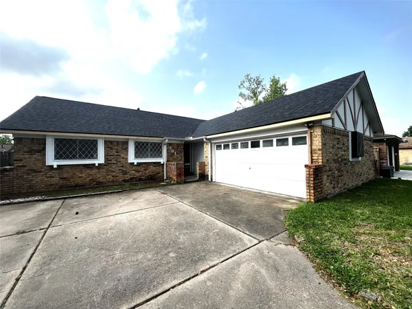 $2,000 | 731 Seafoam Road, Houston, TX 77062