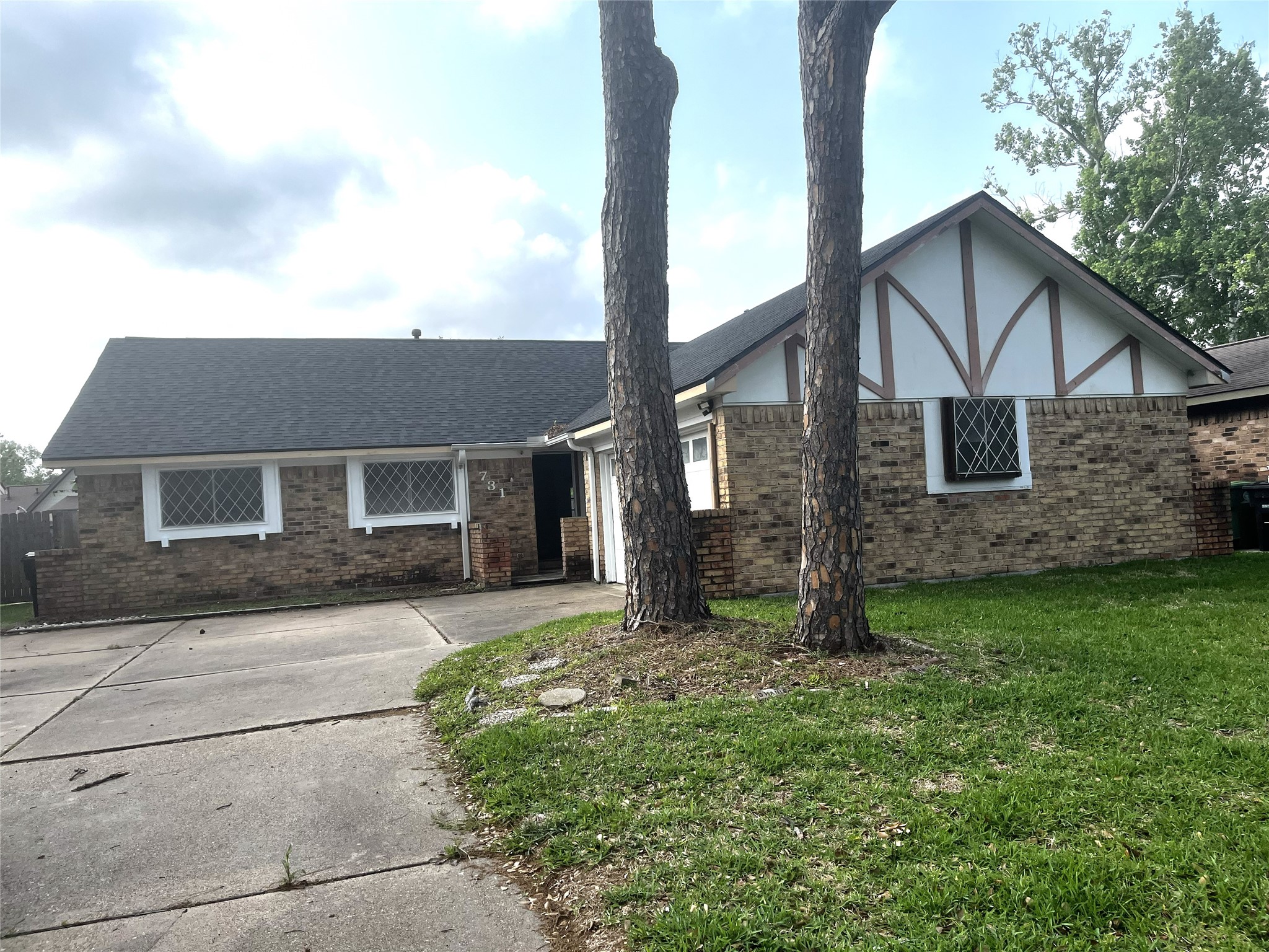 731 Seafoam Road Houston, TX 77062 - Photo 2 of 16