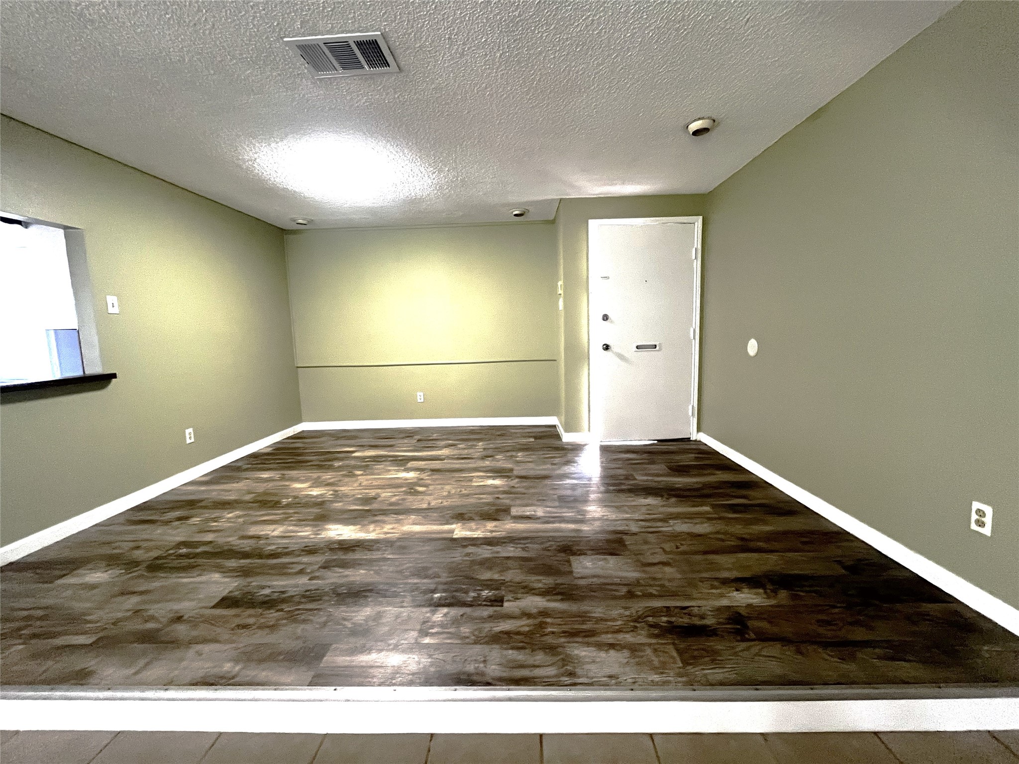 731 Seafoam Road Houston, TX 77062 - Photo 3 of 16