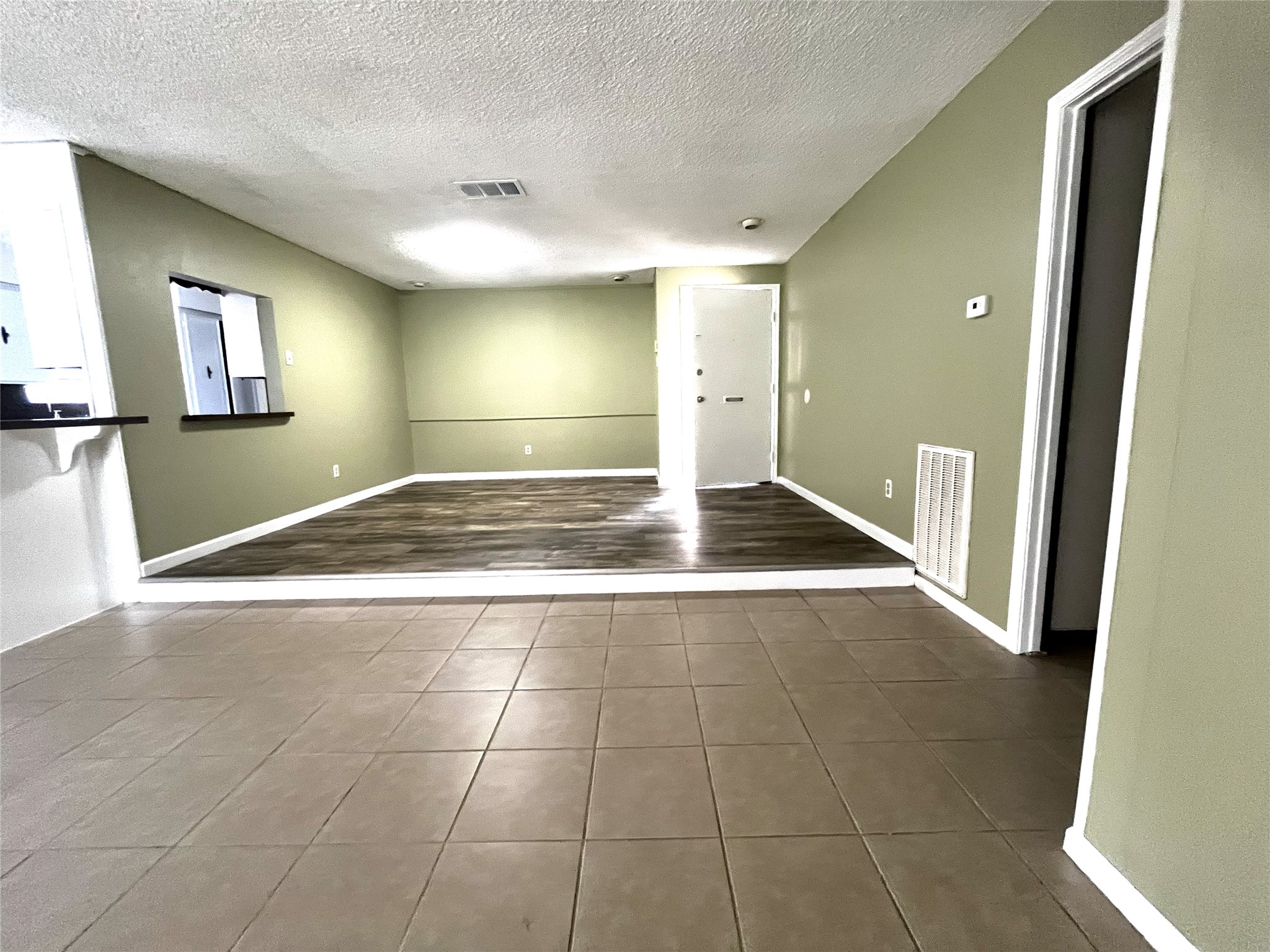 731 Seafoam Road Houston, TX 77062 - Photo 4 of 16