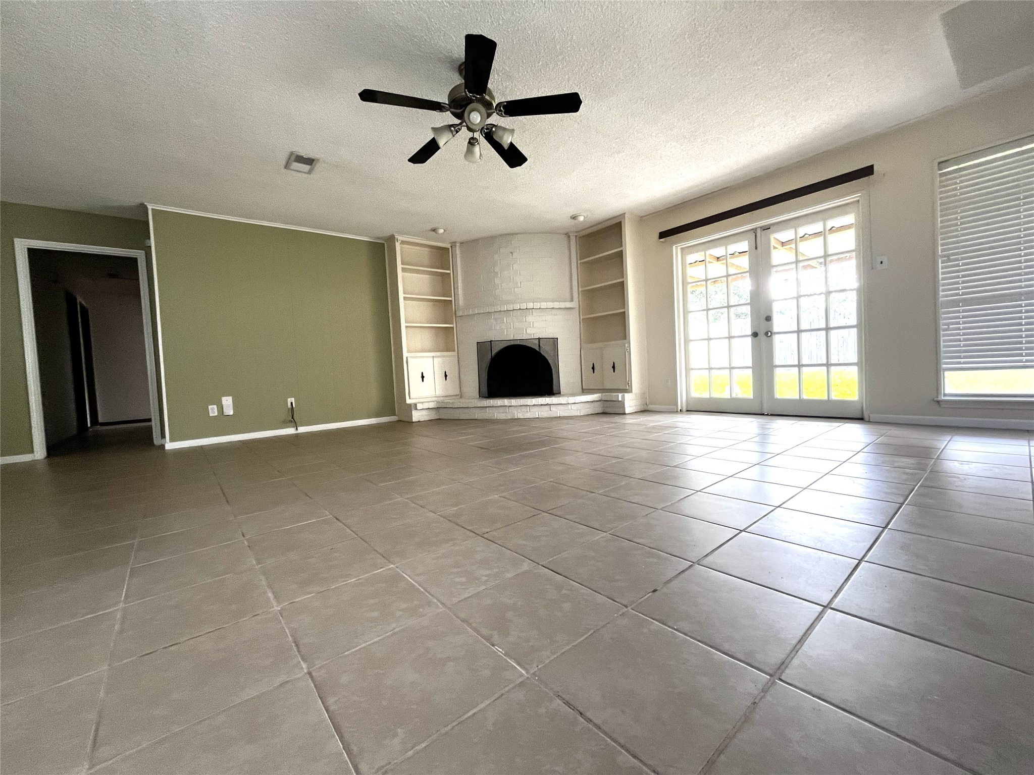 731 Seafoam Road Houston, TX 77062 - Photo 5 of 16