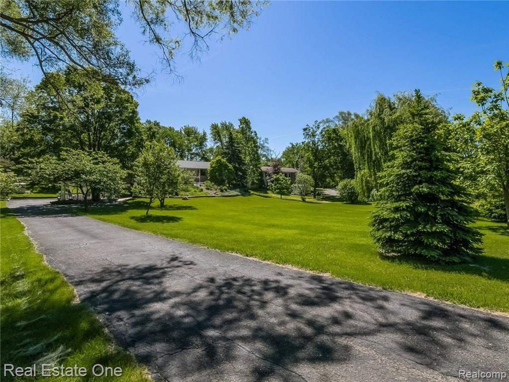 25768 Farmington Road Farmington Hills, MI 48336 - Photo 29 of 37