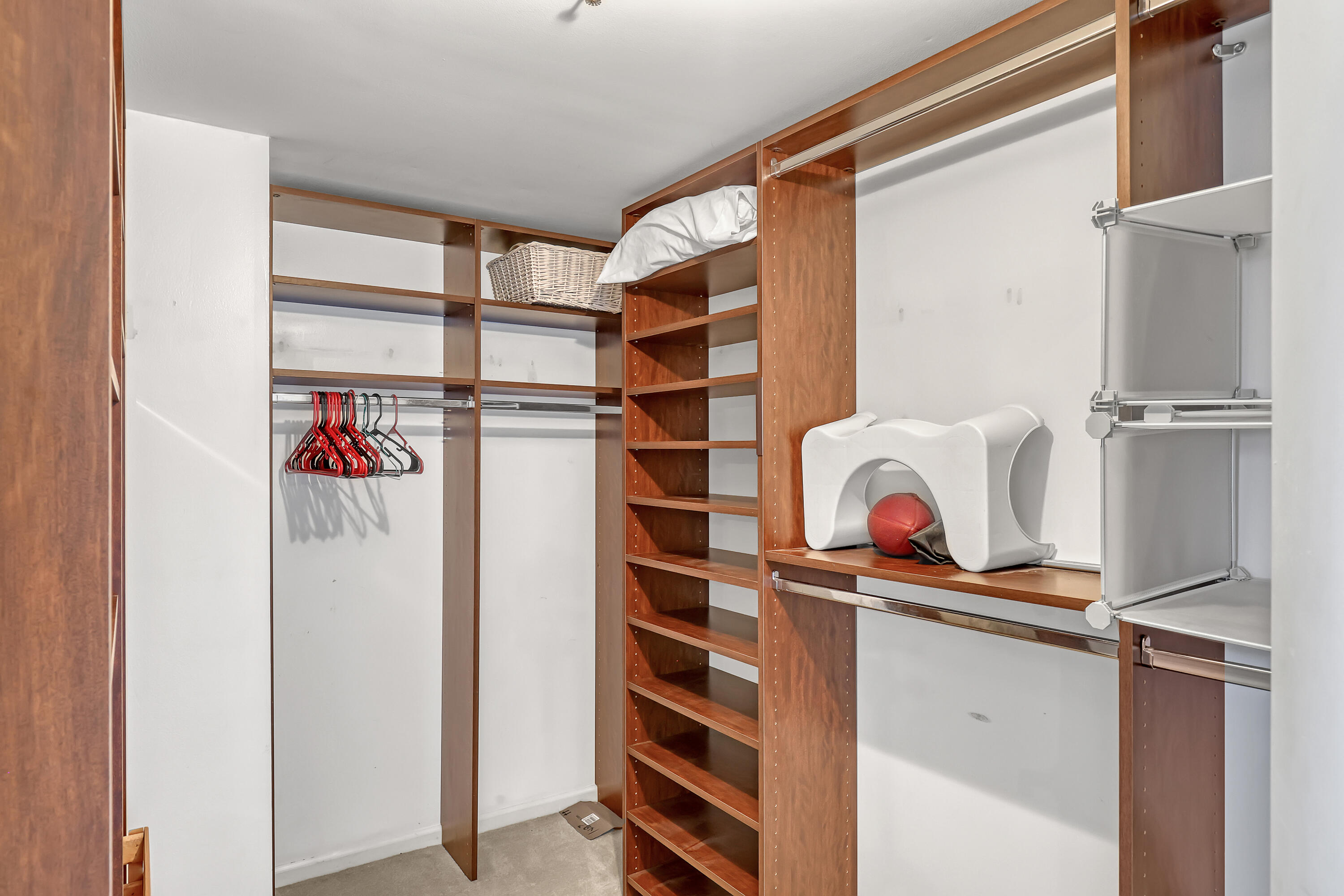 5200 North Ocean Drive, Unit 904 Singer Island, FL 33404 - Photo 22 of 60 Master Closet