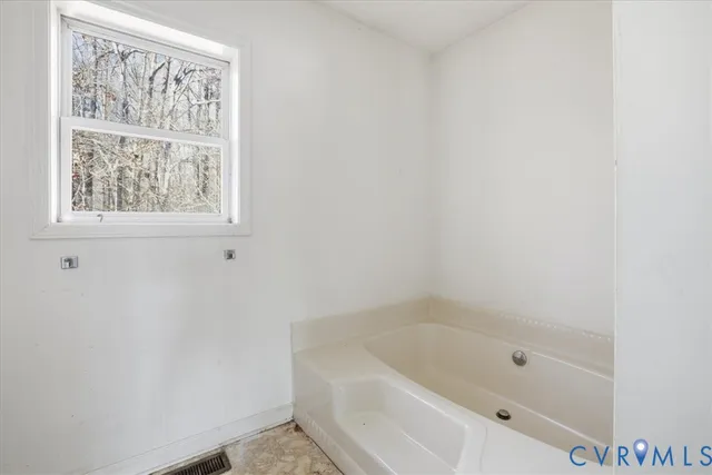 $179,900 | 63 Legrande Road, Dillwyn, VA 23936