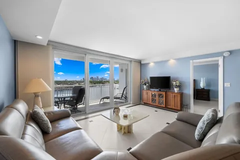 $746,500 | 511 Bayshore Drive, Unit 904, Fort Lauderdale, FL 33304