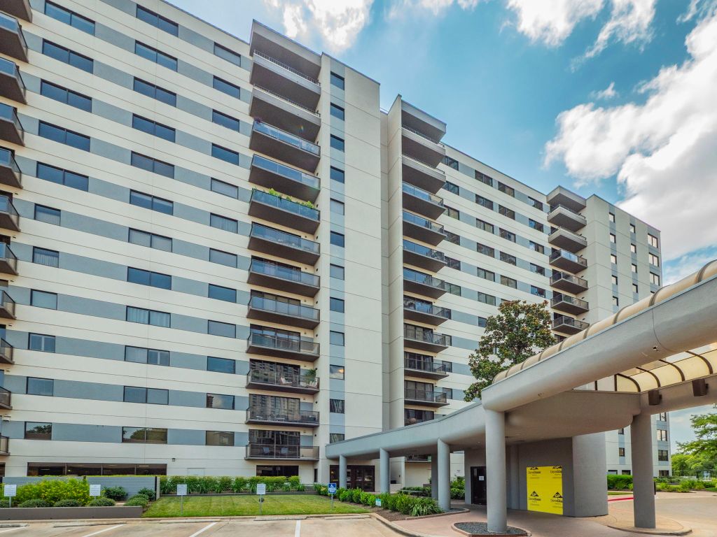 40 North Interstate Highway 35, Unit 4A4 Austin, TX 78701 - Photo 25 of 40 a front view of a building