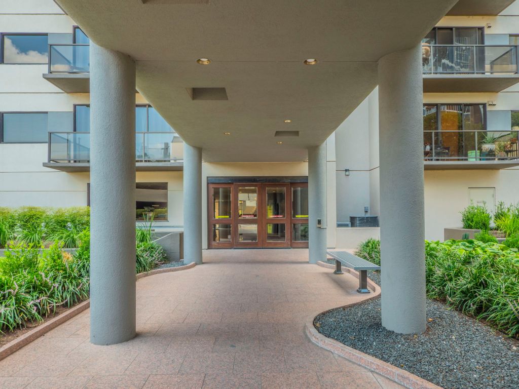40 North Interstate Highway 35, Unit 4A4 Austin, TX 78701 - Photo 26 of 40 a front view of a house with garden