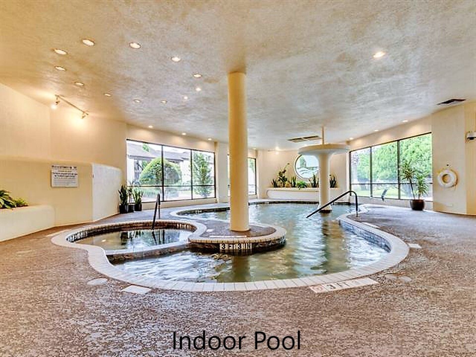 40 North Interstate Highway 35, Unit 4A4 Austin, TX 78701 - Photo 28 of 40 a view of a living room with a floor to ceiling window and floor to ceiling window