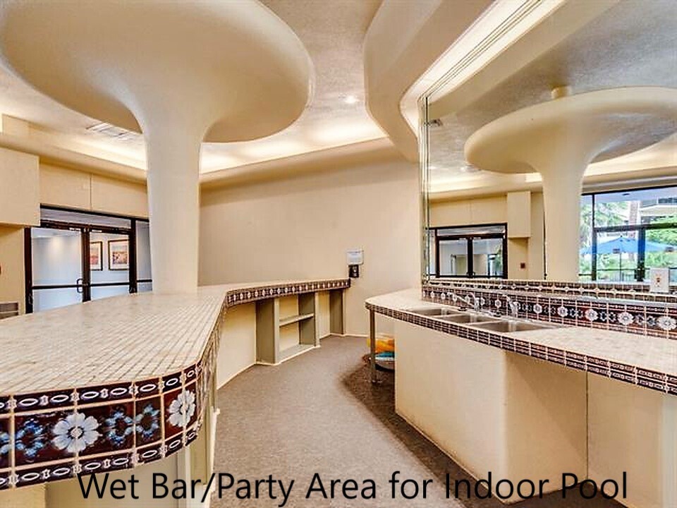 40 North Interstate Highway 35, Unit 4A4 Austin, TX 78701 - Photo 29 of 40 a kitchen with kitchen island a stove and a sink
