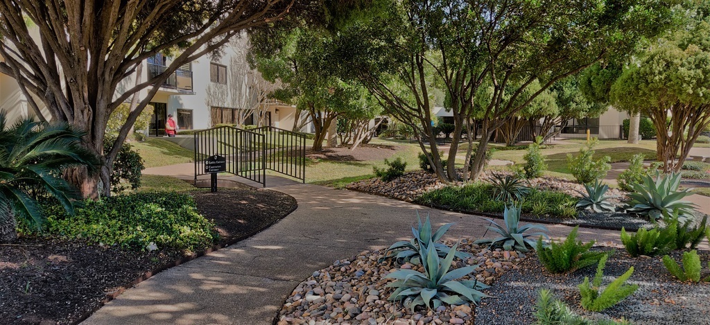 40 North Interstate Highway 35, Unit 4A4 Austin, TX 78701 - Photo 31 of 40 a view of a park with bench and trees