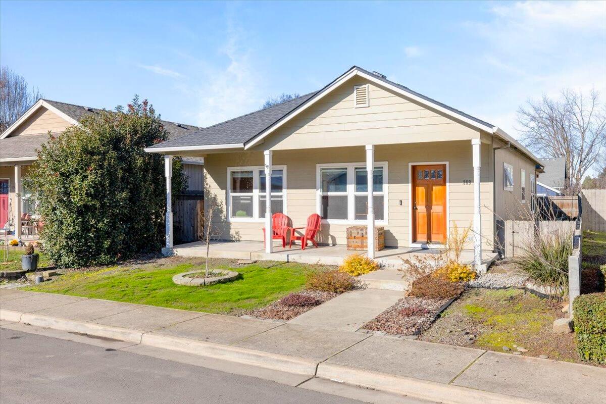 369 Cascade Drive Central Point, OR 97502 - Photo 2 of 42 360_Cascade_2