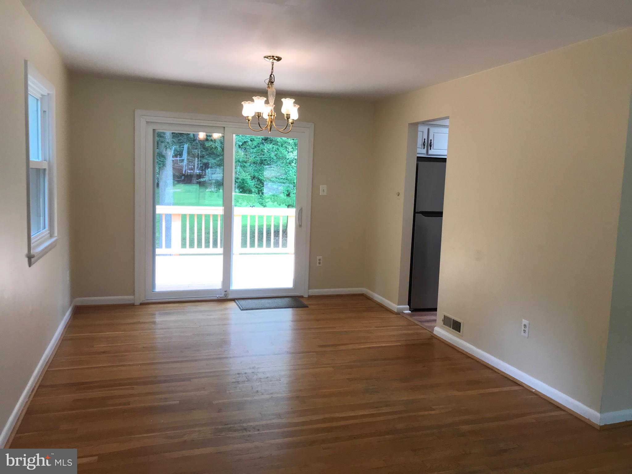 113 Kingsley Road Southwest Vienna, VA 22180 - Photo 6 of 34 Bright and airy living space awaits.