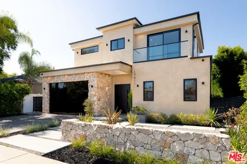 $2,400,000 | 17811 Collins Street, Encino, CA 91316