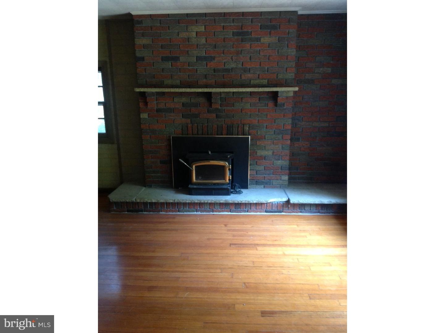 225 Buck Road Pittsgrove, NJ 08318 - Photo 5 of 10 Family Room