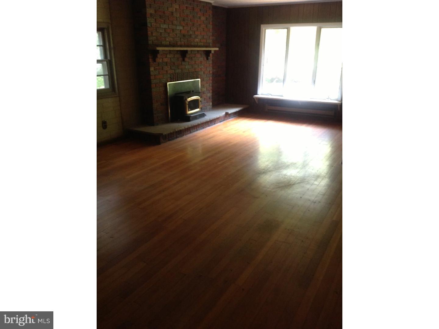225 Buck Road Pittsgrove, NJ 08318 - Photo 6 of 10 Family Room