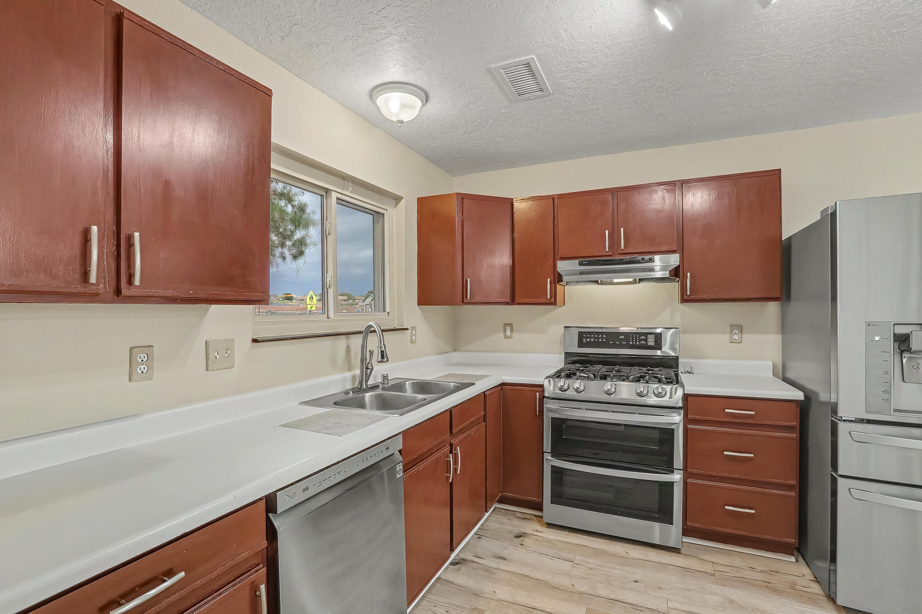 4076 Montreal Loop Northeast Rio Rancho, NM 87144 - Photo 14 of 44 Gallery Image 14