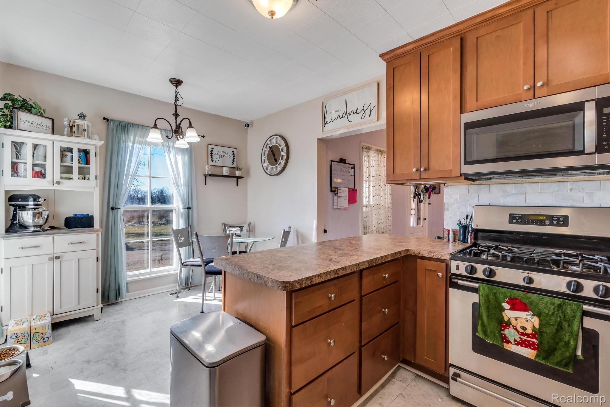 11061 West Stanley Road Flushing, MI 48433 - Photo 8 of 41 Gallery Image 8