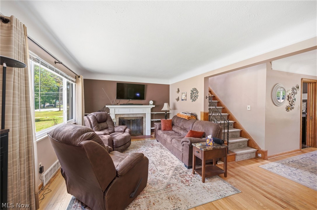 3756 Walter Road North Olmsted, OH 44070 - Photo 8 of 41
