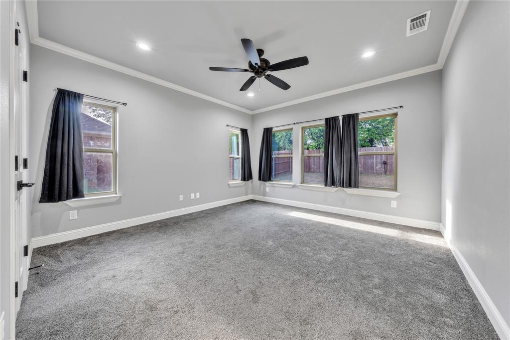 945 Sam Street Springtown, TX 76082 - Photo 14 of 39