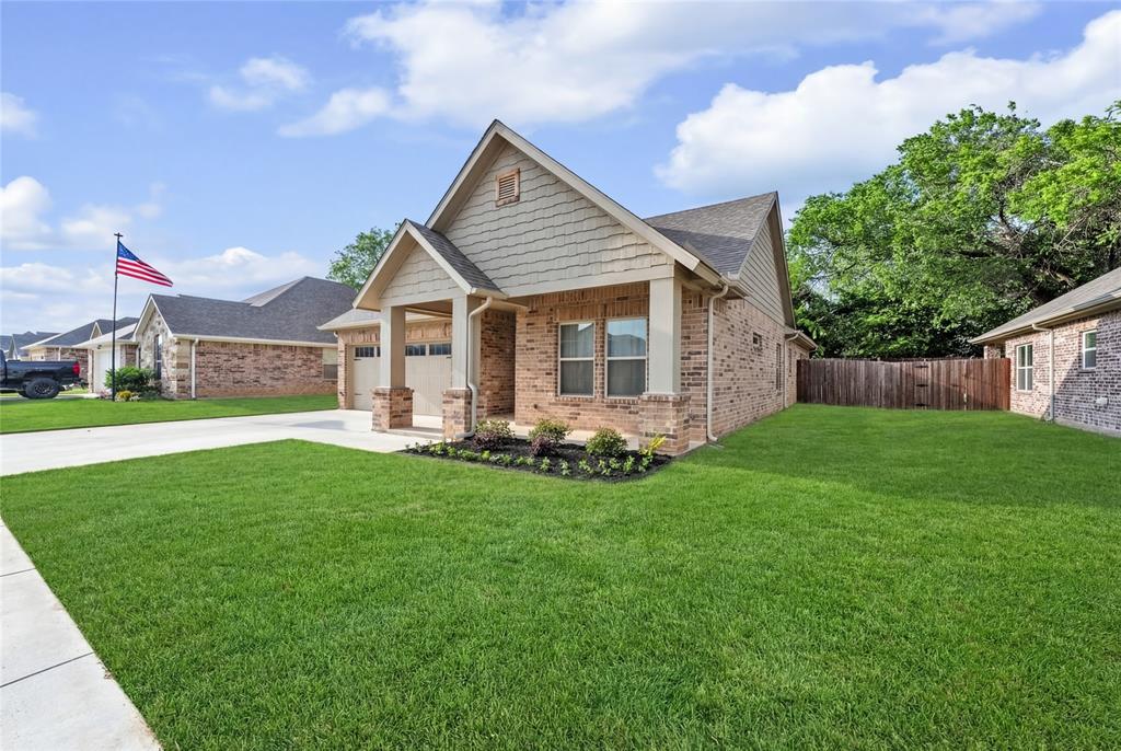 945 Sam Street Springtown, TX 76082 - Photo 2 of 39