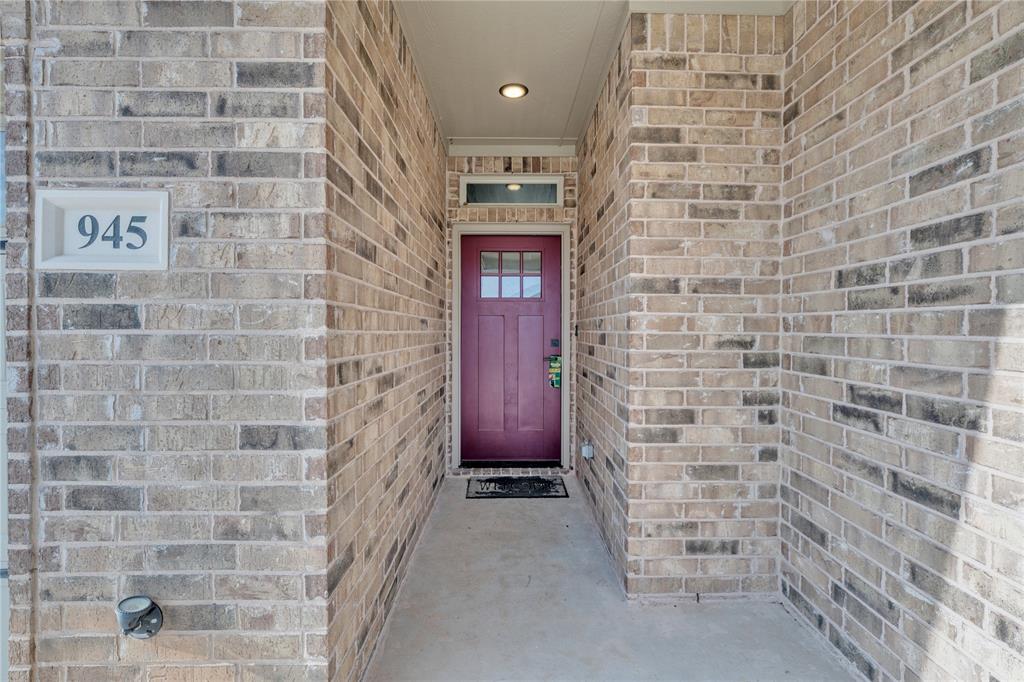 945 Sam Street Springtown, TX 76082 - Photo 4 of 39