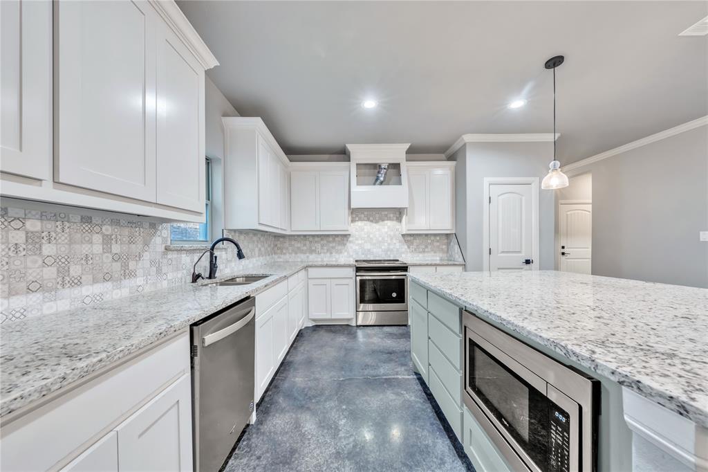 945 Sam Street Springtown, TX 76082 - Photo 10 of 39