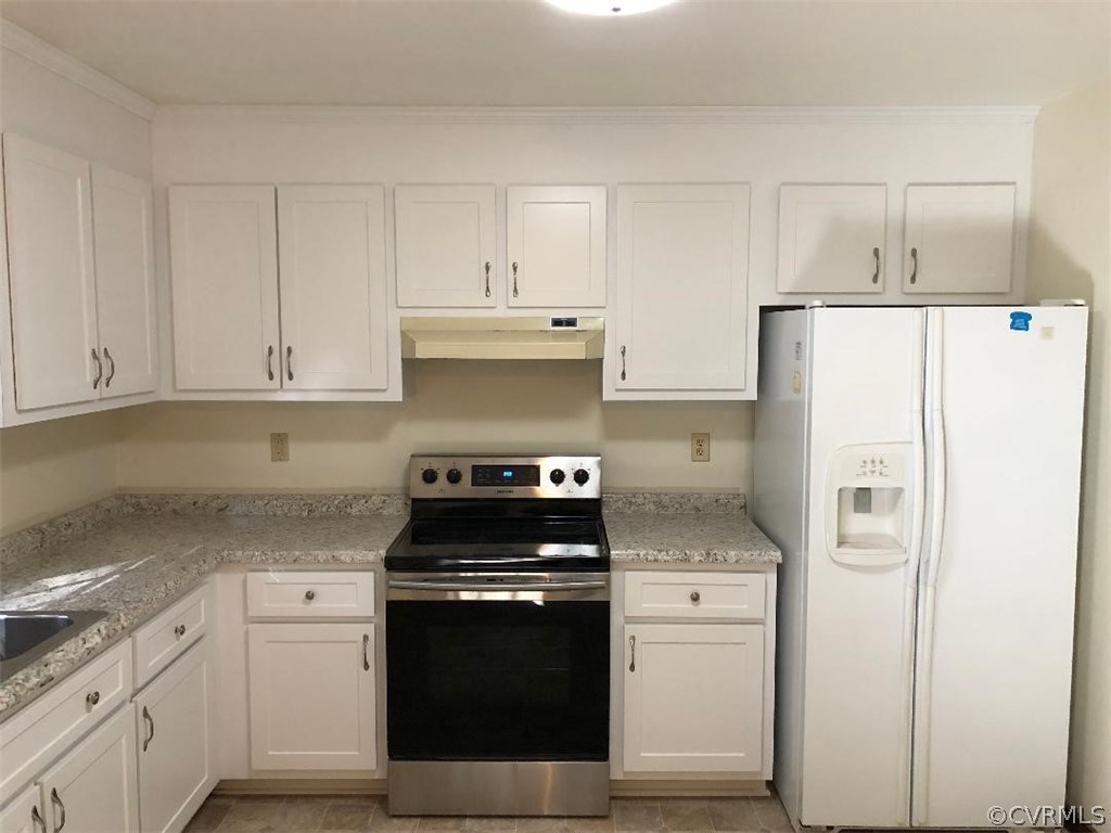 8700 Pleasant Ridge Road Richmond, VA 23237 - Photo 8 of 20 Large Eat-in Kitchen with white cabinets