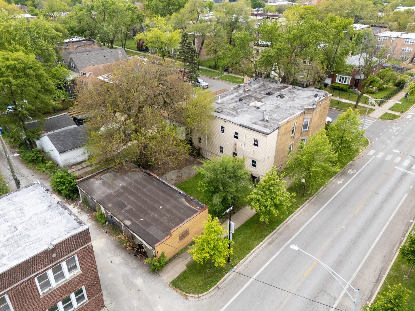 6601 South St Lawrence Avenue Chicago, IL 60637 - Photo 26 of 29 an aerial view of a house with a yard