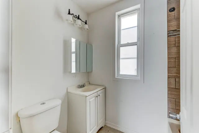 $475,000 | 6601 South St Lawrence Avenue, Chicago, IL 60637