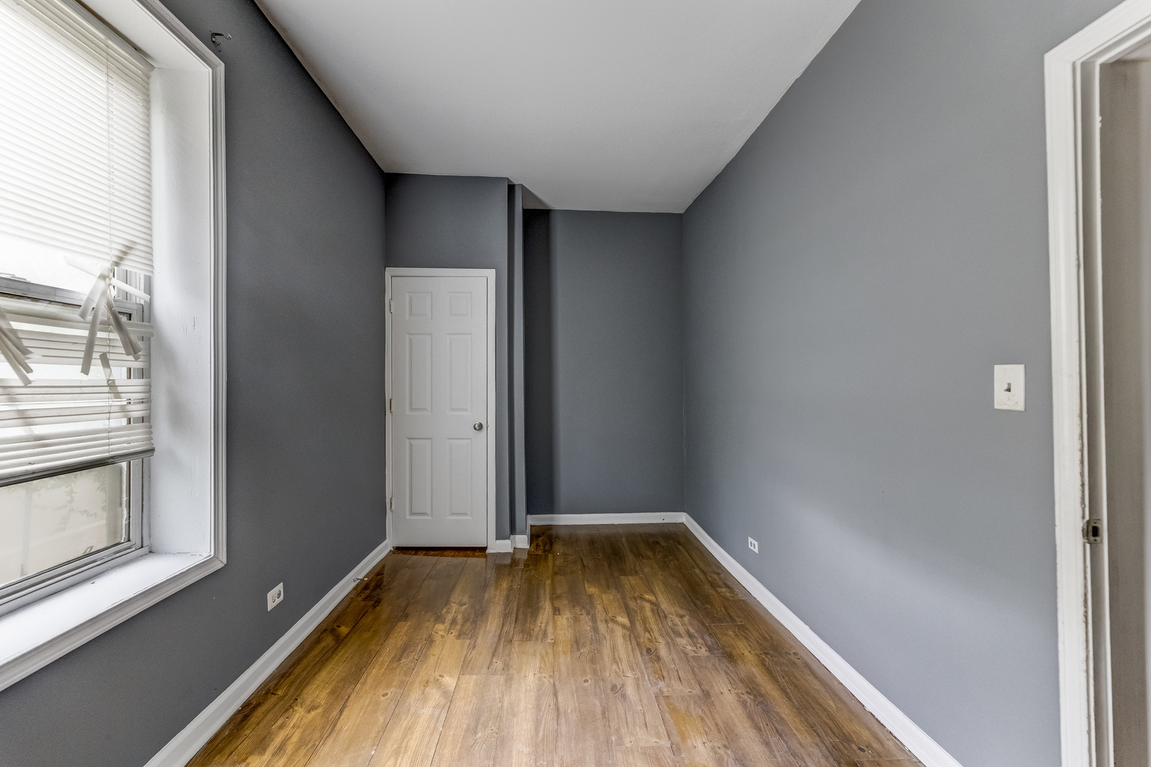 6601 South St Lawrence Avenue Chicago, IL 60637 - Photo 8 of 29 a view of a room with wooden floor and window