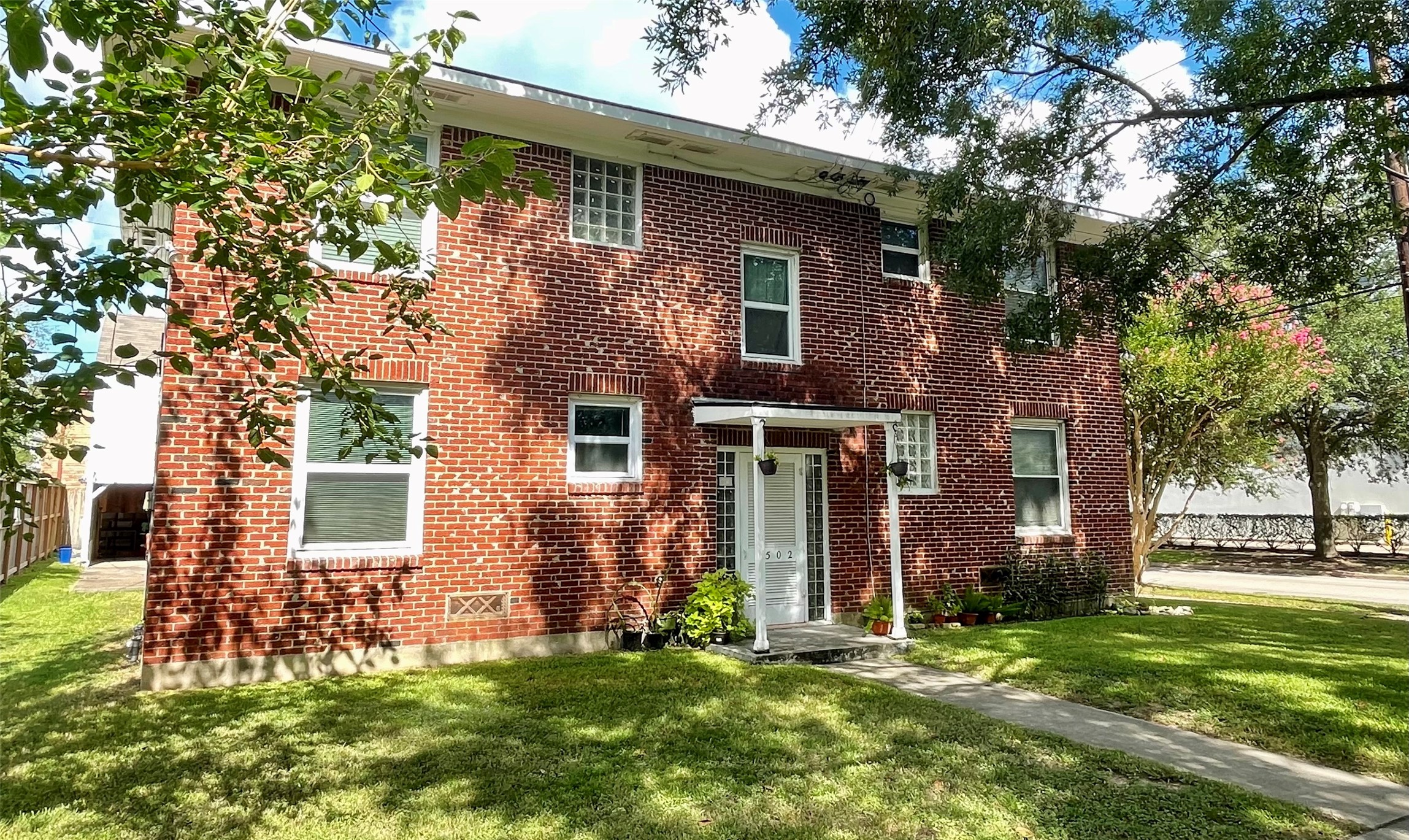 1502 Elmen Street, Unit 4 Houston, TX 77019 - Photo 1 of 9 Welcome to Elmen!