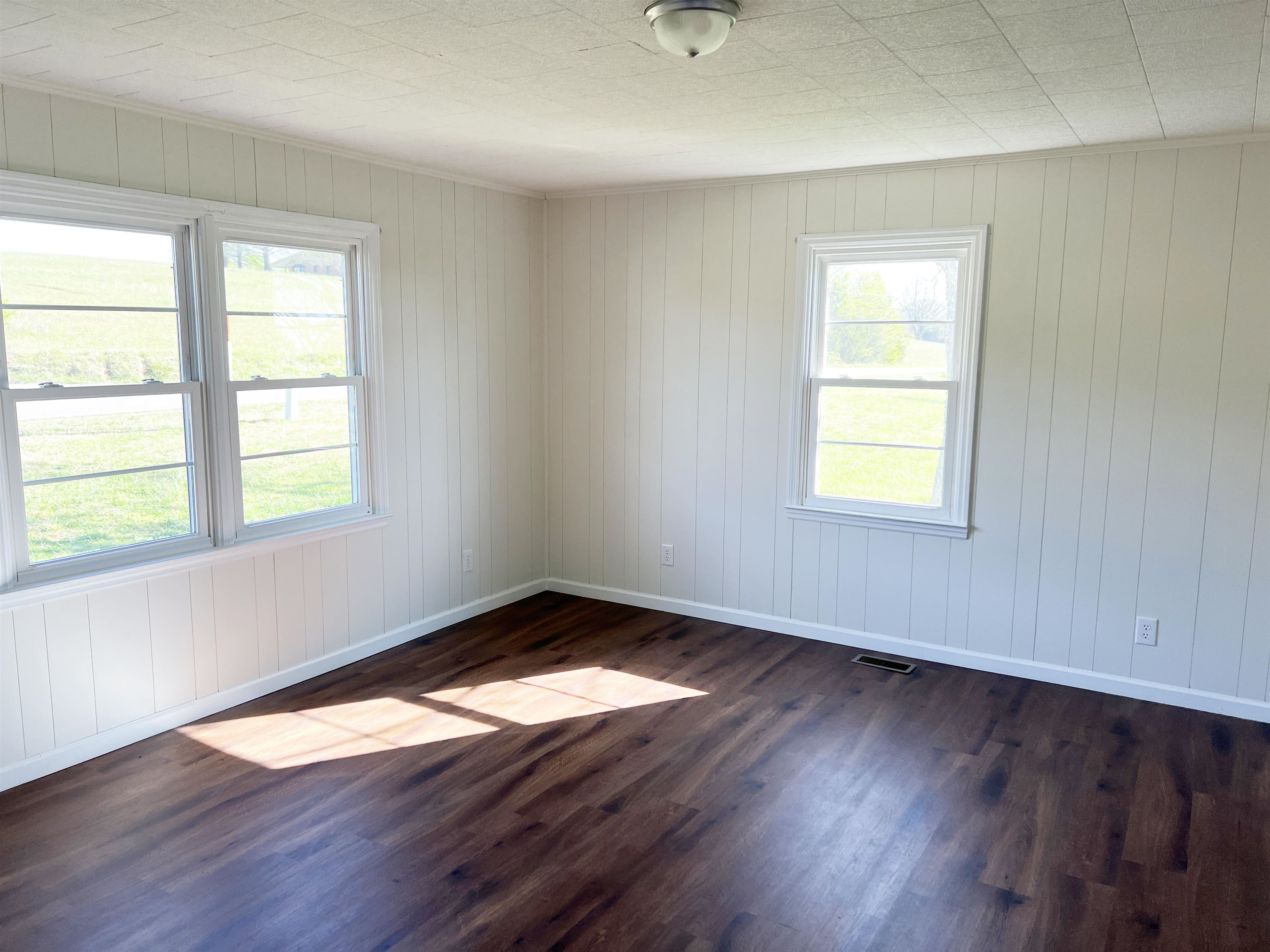605 Motlow Creek Road Campobello, SC 29322 - Photo 13 of 24