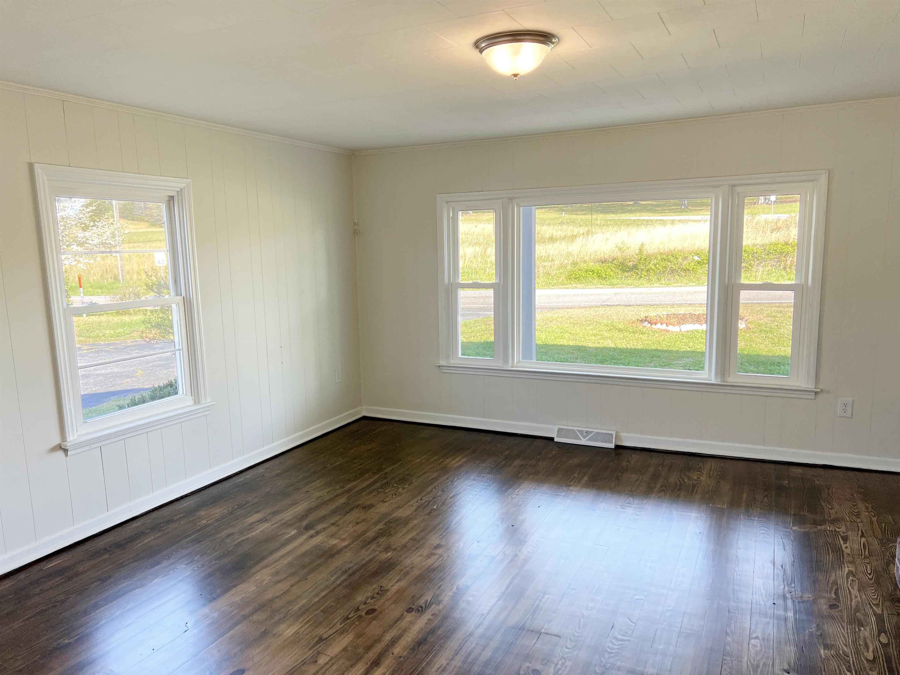 605 Motlow Creek Road Campobello, SC 29322 - Photo 3 of 24