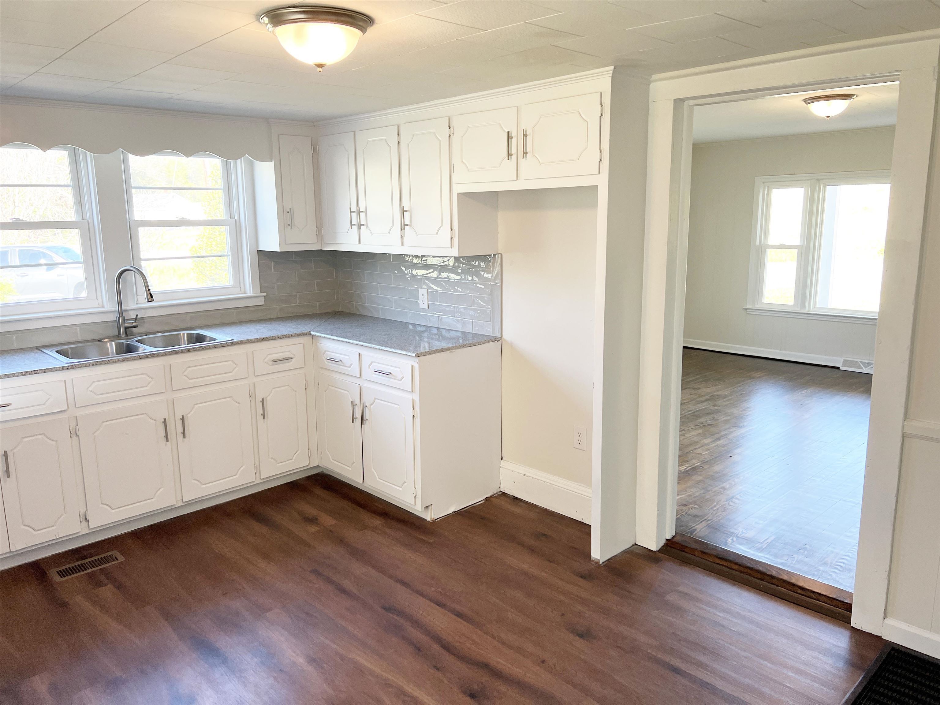 605 Motlow Creek Road Campobello, SC 29322 - Photo 6 of 24