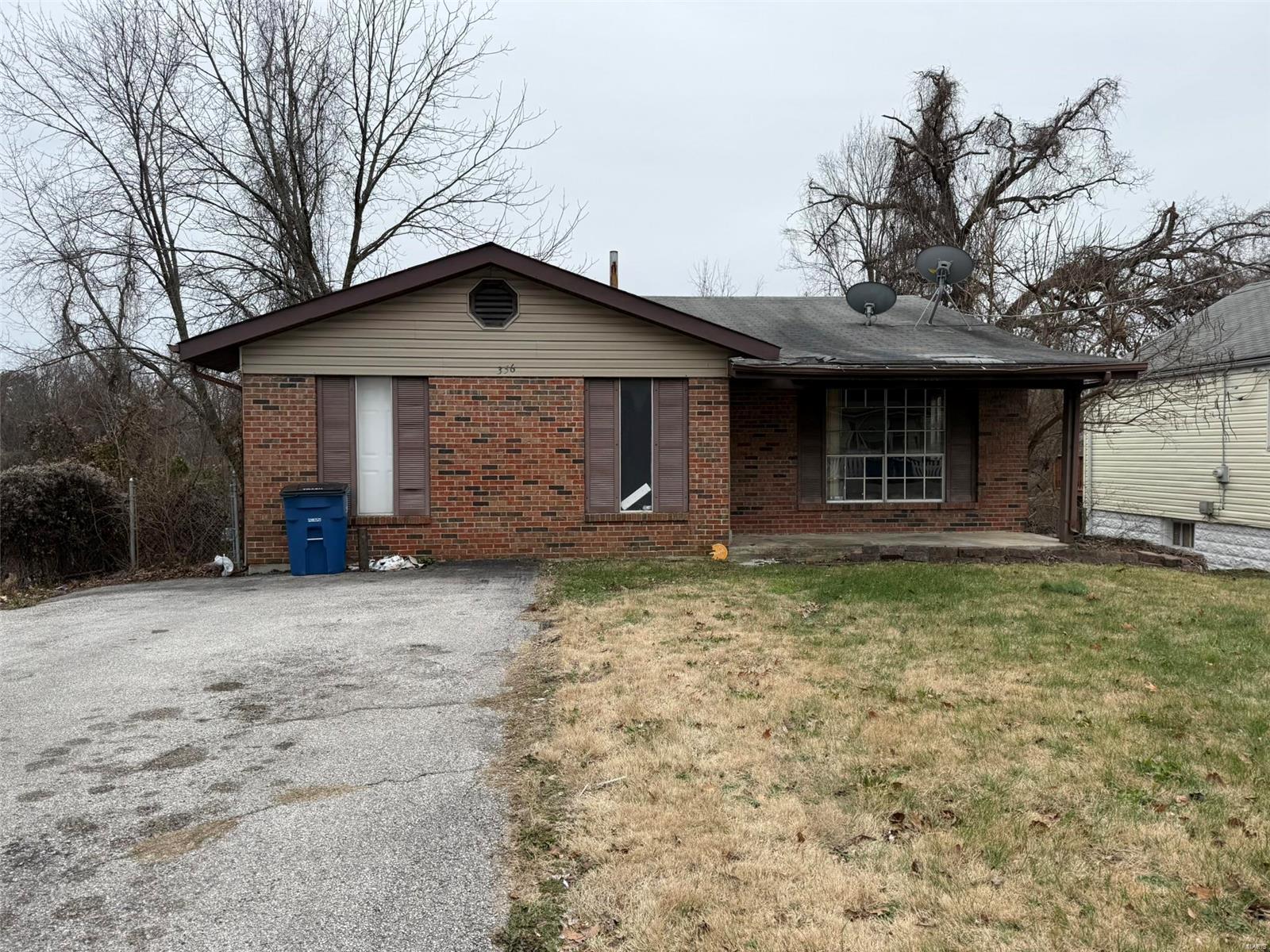 356 Scenic Drive St. Louis, MO 63137 - Photo 1 of 4