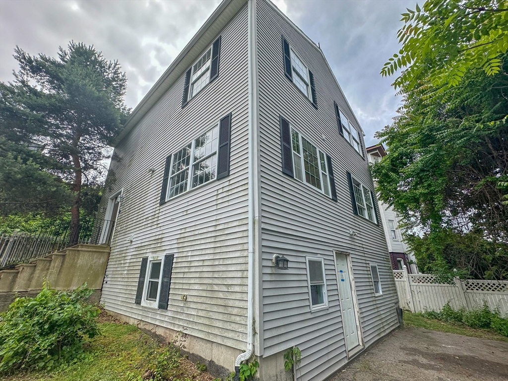 20 Groton Place Worcester, MA 01604 - Photo 2 of 15