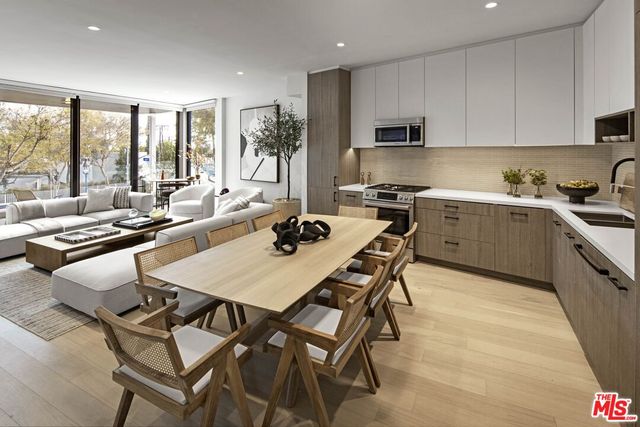 $15,995 | 9001 Santa Monica Boulevard, Unit 202, West Hollywood, CA 90069