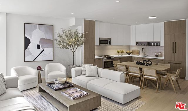 $15,995 | 9001 Santa Monica Boulevard, Unit 202, West Hollywood, CA 90069