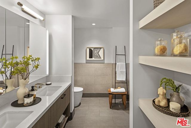 $15,995 | 9001 Santa Monica Boulevard, Unit 202, West Hollywood, CA 90069